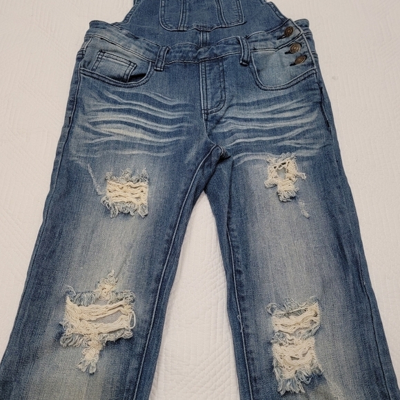 Machine size small distressed overalls. 29" inseam. Like new pre-owned condition - Picture 9 of 13